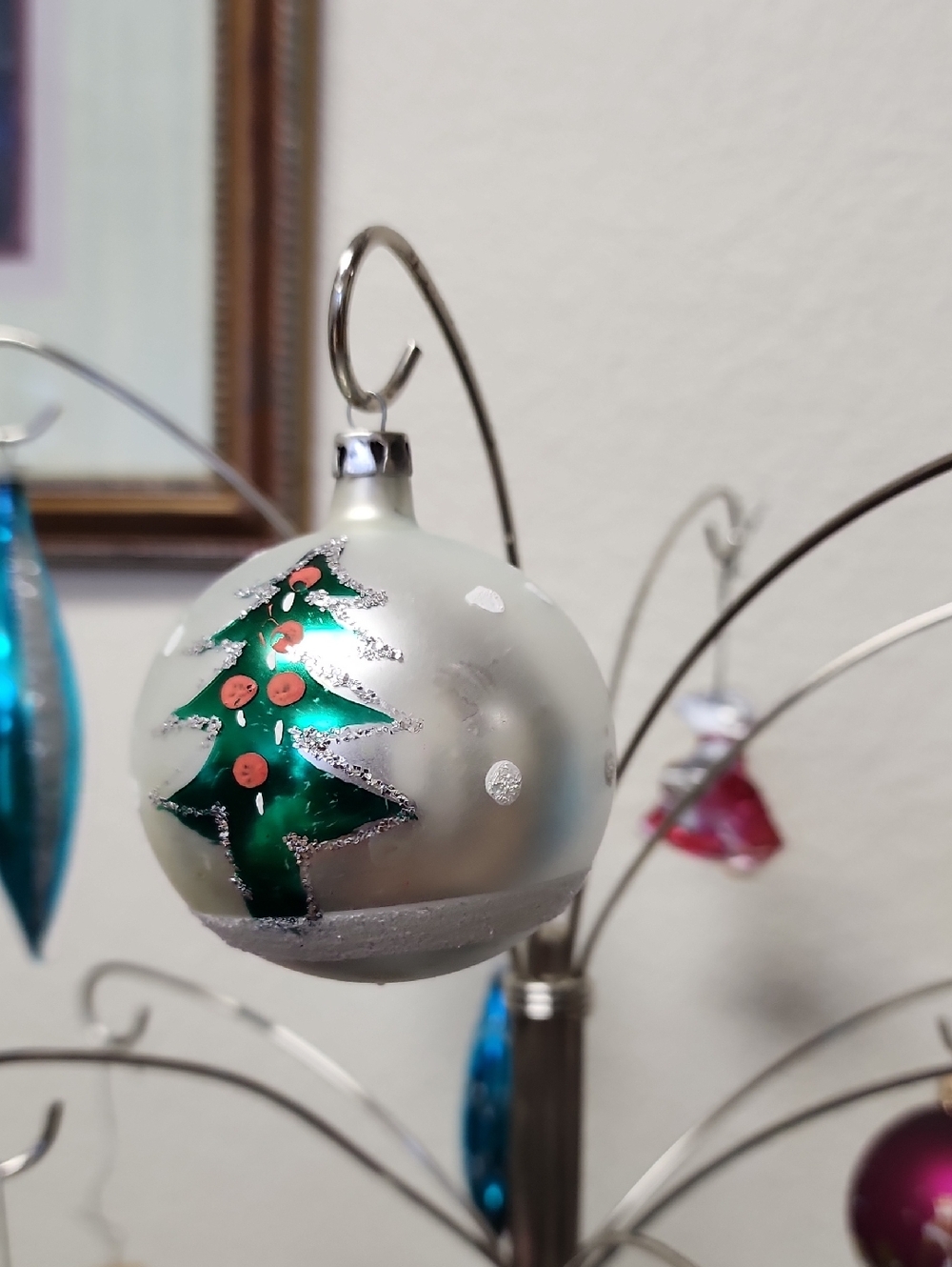 Christmas Ornament Jewelry Tree, With 15 Assorted Vintage Ornaments! - Picture 7 of 16